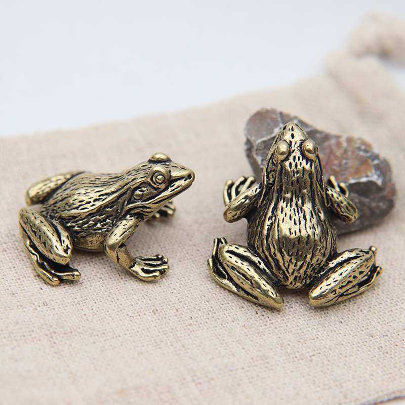 Retro Gaming Decor - Patung miniatur katak kuningan logam, dekorasi