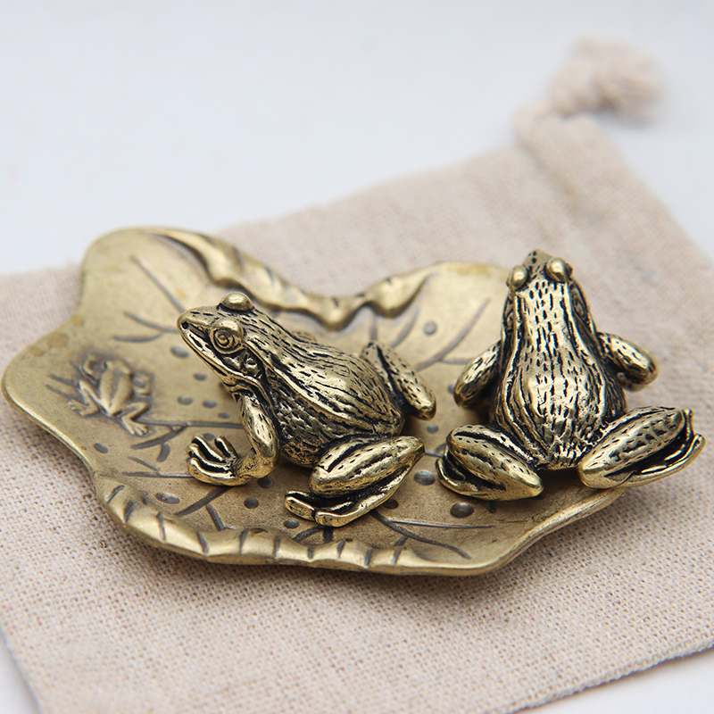Patung miniatur katak kuningan - Retro Gaming Decor ulasan dan harga